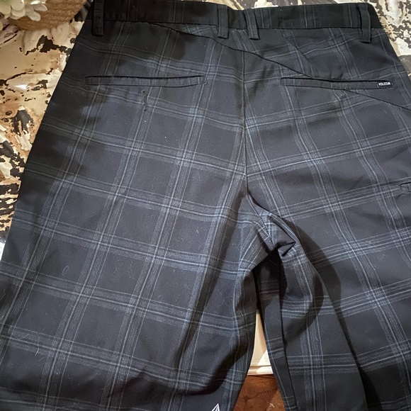 Volcom Shorts - Picture 3 of 3